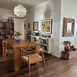 Apartamento design a um quarteirão da beira-mar