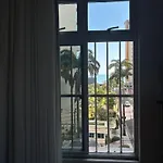 Apartamento design a um quarteirão da beira-mar